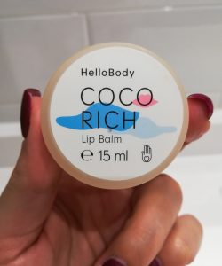 recensione lip balm coco rich di hello body.