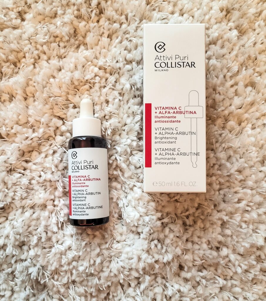 Recensione siero viso illuminante e rigenerante con vitamina C e Alfa arbutina di Collistar attivi puri. 