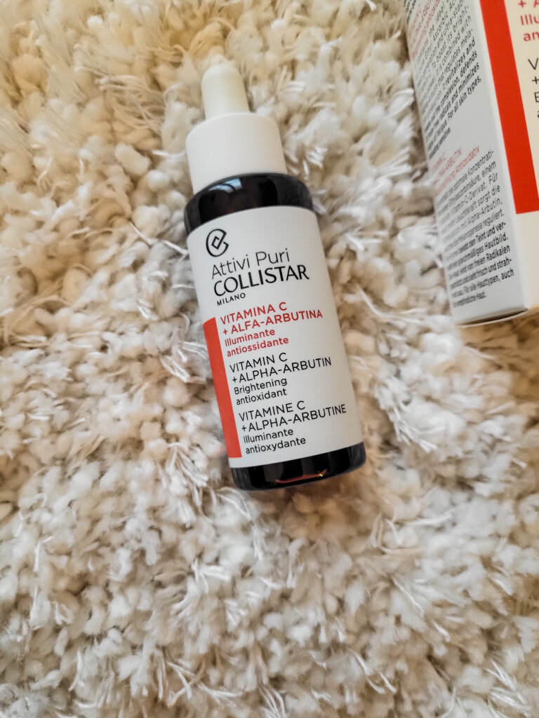 Recensione siero viso illuminante e rigenerante con vitamina C e Alfa arbutina di Collistar attivi puri. 