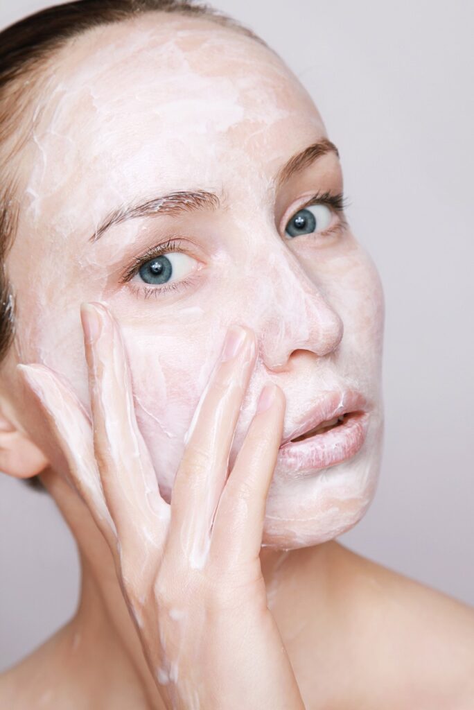 SKINCARE NOTTURNA: 4 CONSIGLI PER UNA PELLE DA SOGNO